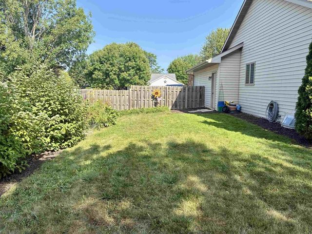 N9631 Emerald Lane, Appleton, WI 54915