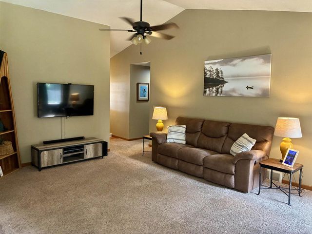 N9631 Emerald Lane, Appleton, WI 54915