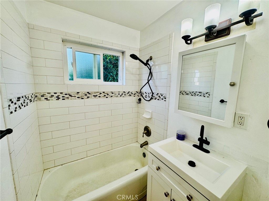 Image 13 of property listing at 1031 Elizabeth Court, Bakersfield, CA 93308