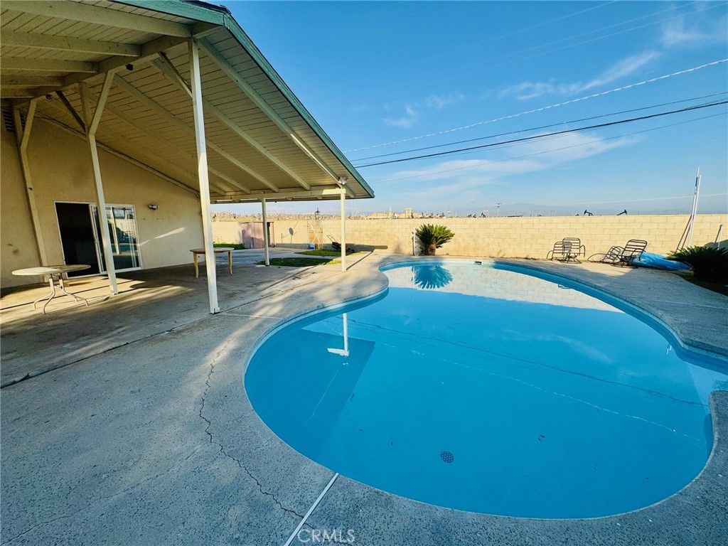 Image 18 of property listing at 1031 Elizabeth Court, Bakersfield, CA 93308