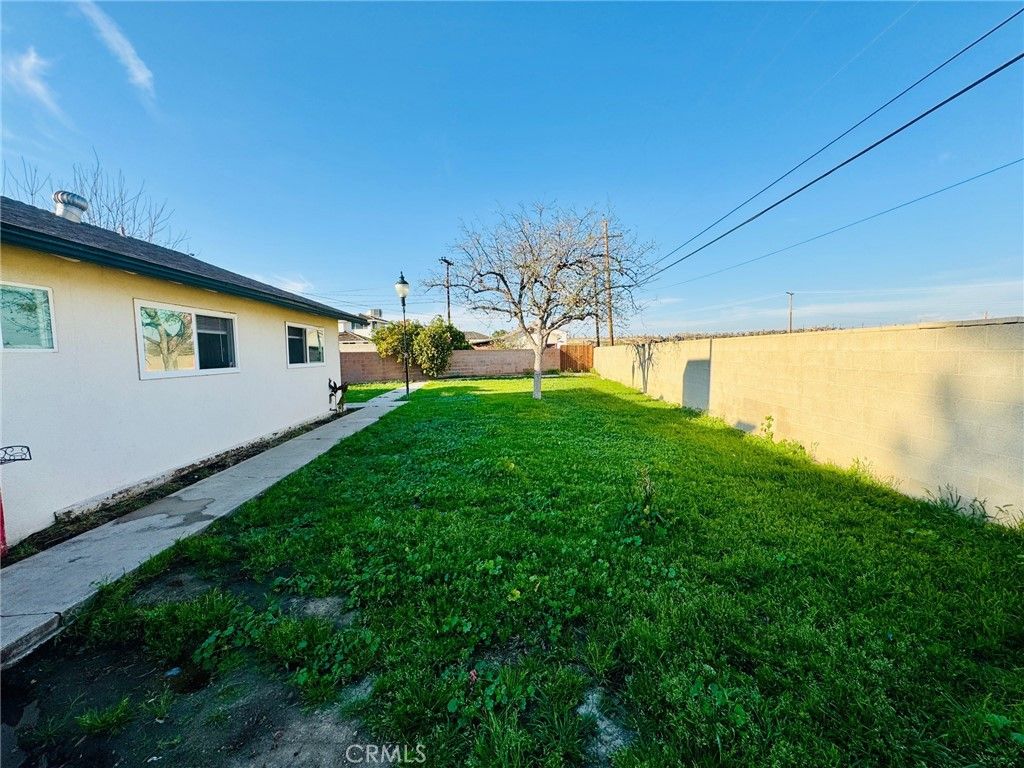 Image 20 of property listing at 1031 Elizabeth Court, Bakersfield, CA 93308