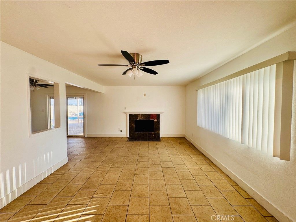 Image 3 of property listing at 1031 Elizabeth Court, Bakersfield, CA 93308