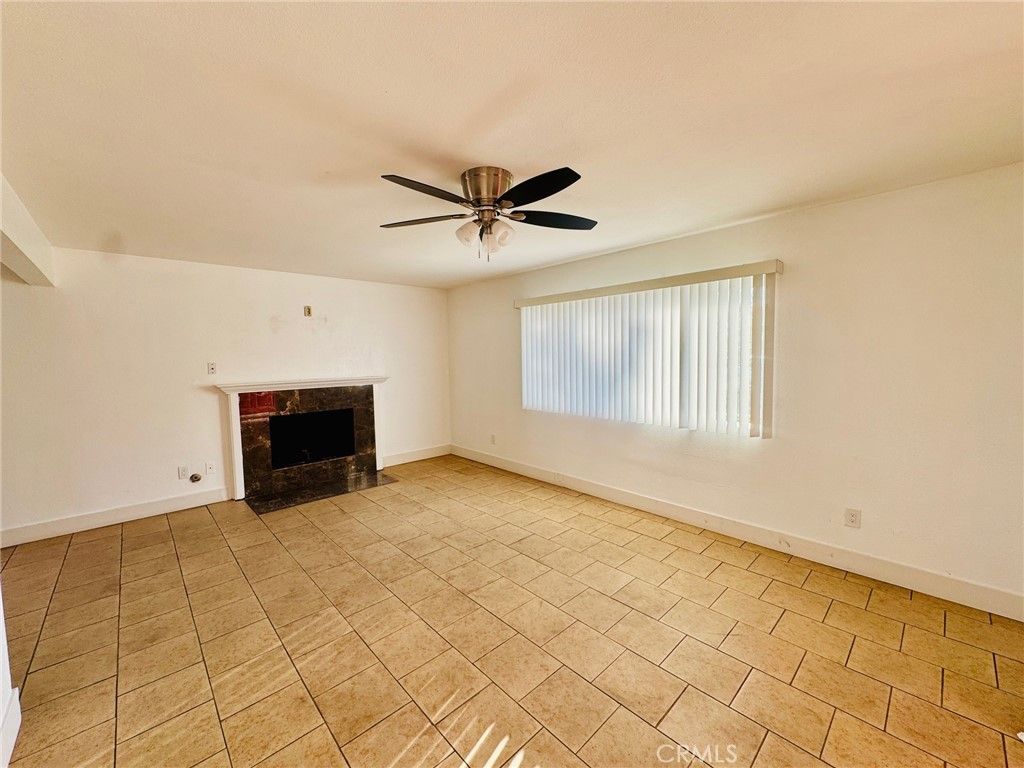 Image 4 of property listing at 1031 Elizabeth Court, Bakersfield, CA 93308