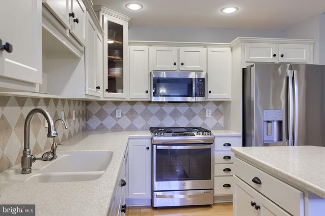 253 FIELDCREST LN, Ephrata, PA 17522