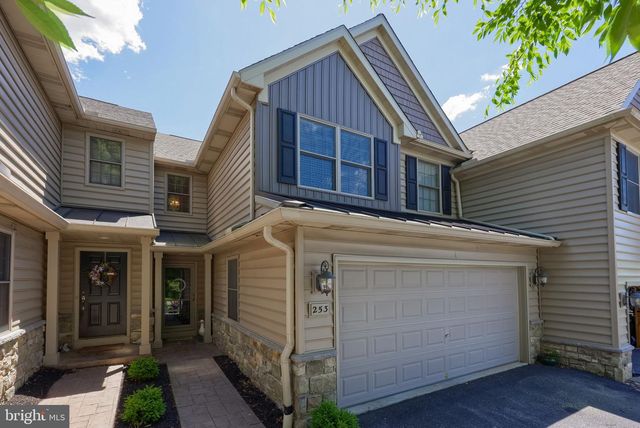253 FIELDCREST LN, Ephrata, PA 17522