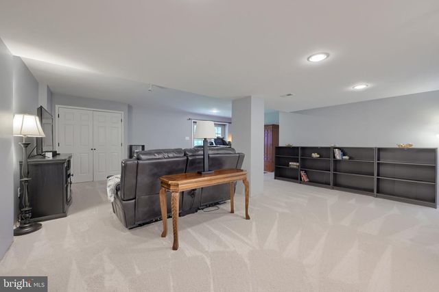 253 FIELDCREST LN, Ephrata, PA 17522