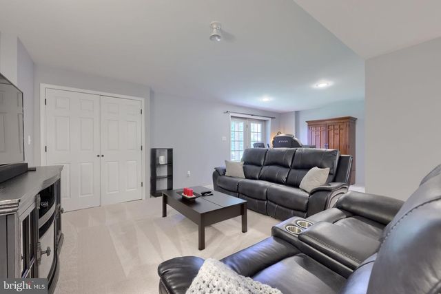 253 FIELDCREST LN, Ephrata, PA 17522