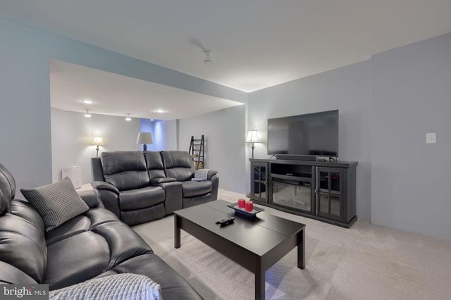 253 FIELDCREST LN, Ephrata, PA 17522