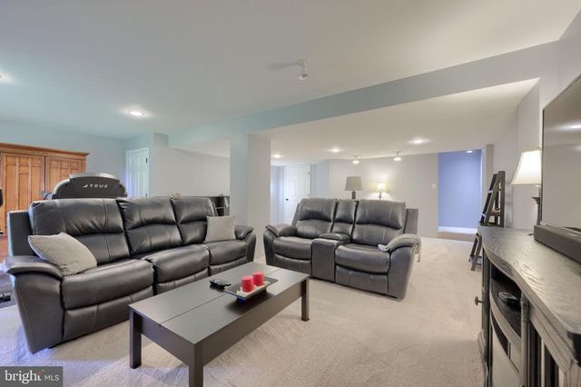 253 FIELDCREST LN, Ephrata, PA 17522