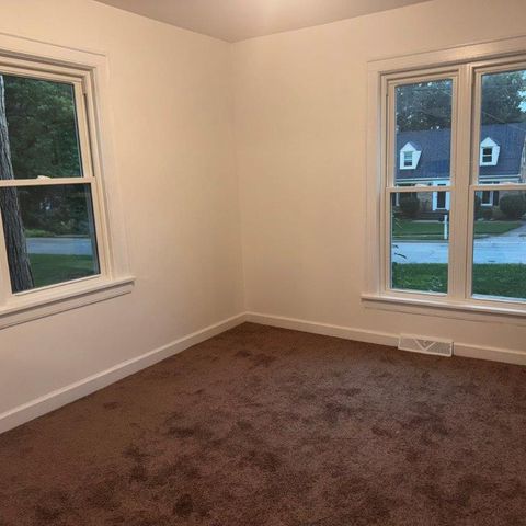 3S276 Gates Place, Warrenville, IL 60555
