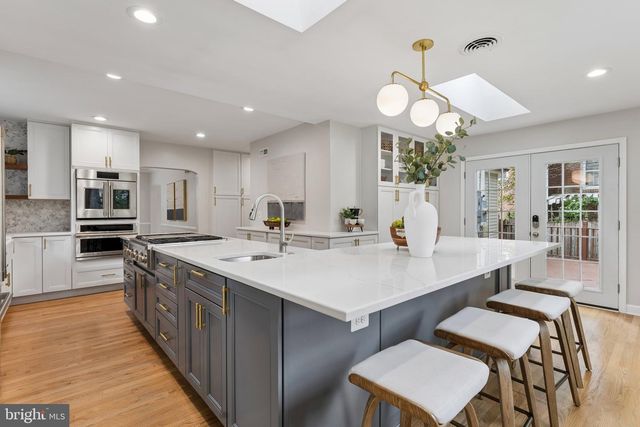 1109 N ILLINOIS ST, Arlington, VA 22205