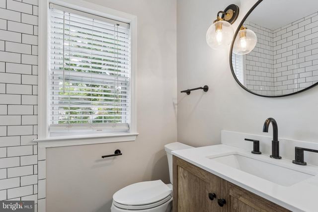1109 N ILLINOIS ST, Arlington, VA 22205