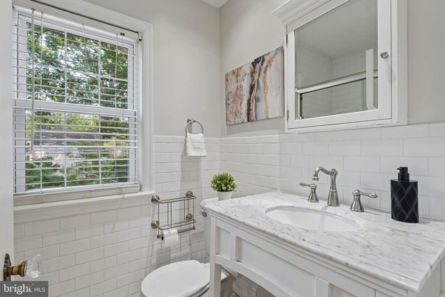 1109 N ILLINOIS ST, Arlington, VA 22205
