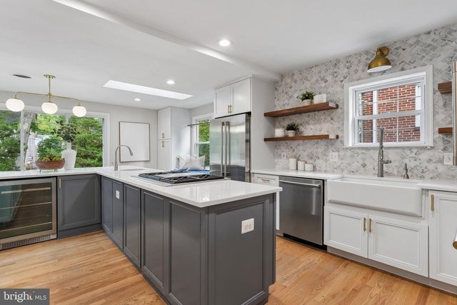 1109 N ILLINOIS ST, Arlington, VA 22205