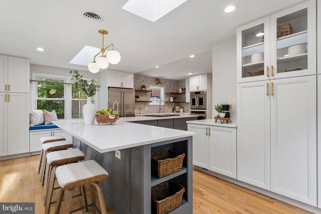 1109 N ILLINOIS ST, Arlington, VA 22205