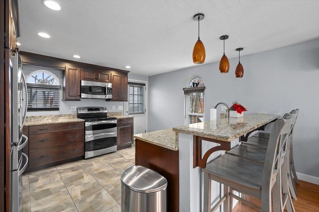 14 Malvern Ave, Tyngsborough, MA 01879