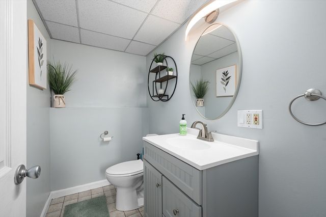 14 Malvern Ave, Tyngsborough, MA 01879