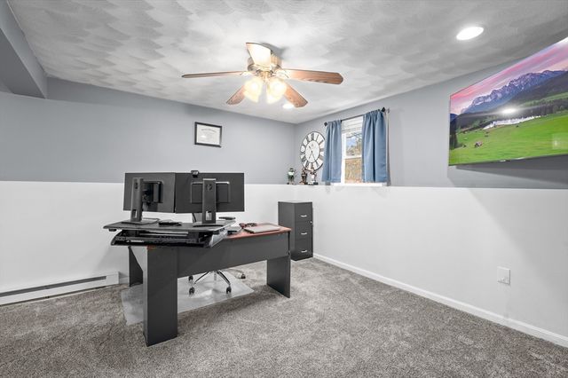 14 Malvern Ave, Tyngsborough, MA 01879