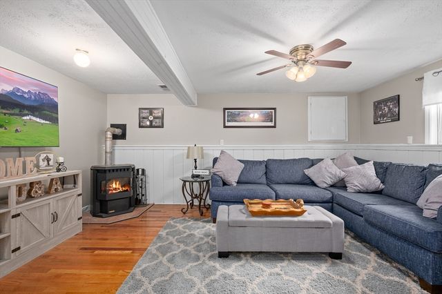 14 Malvern Ave, Tyngsborough, MA 01879
