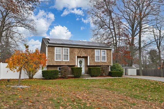14 Malvern Ave, Tyngsborough, MA 01879