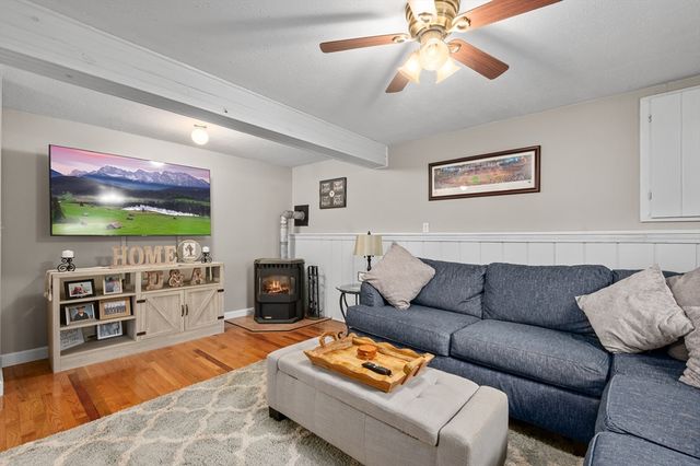 14 Malvern Ave, Tyngsborough, MA 01879
