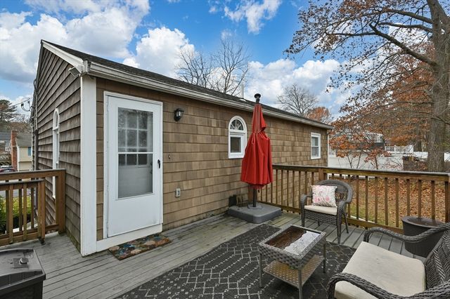 14 Malvern Ave, Tyngsborough, MA 01879