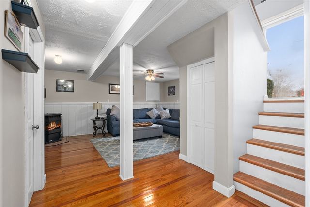 14 Malvern Ave, Tyngsborough, MA 01879