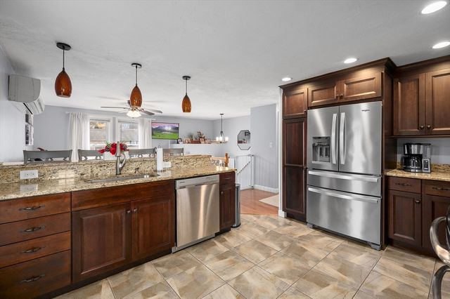 14 Malvern Ave, Tyngsborough, MA 01879
