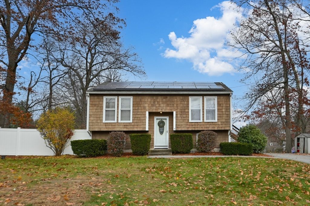 14 Malvern Ave, Tyngsborough, MA 01879