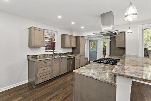 7717 Tuscarora St, Point Breeze, PA 15221