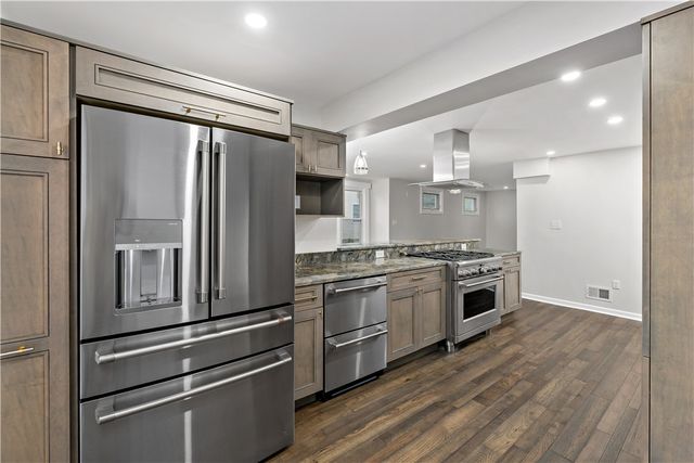 7717 Tuscarora St, Point Breeze, PA 15221