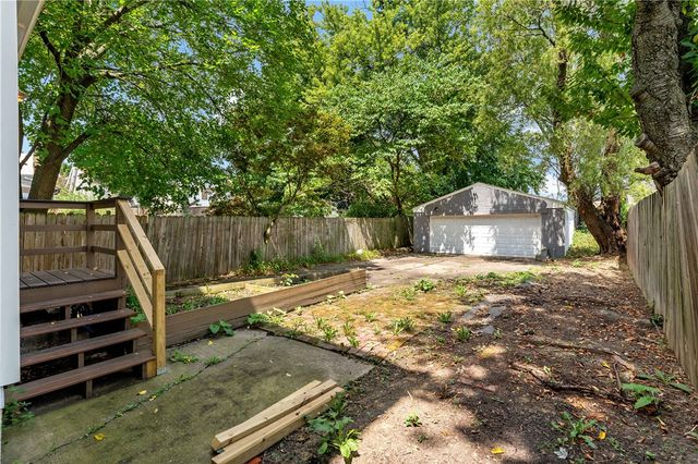 7717 Tuscarora St, Point Breeze, PA 15221