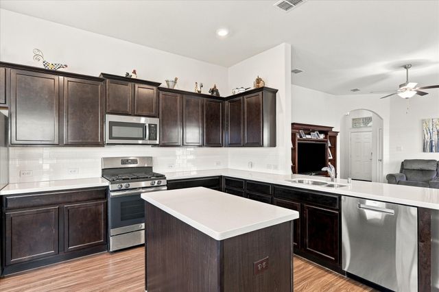 453 Pollyann Trail, Fort Worth, TX 76052