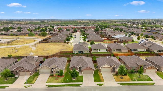 453 Pollyann Trail, Fort Worth, TX 76052