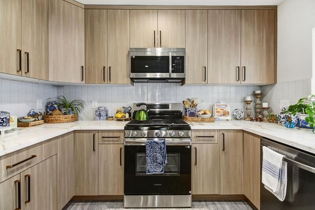 3140 S St, Sacramento, CA 95816