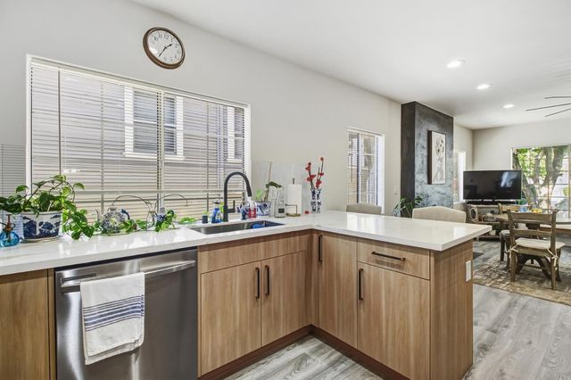 3140 S St, Sacramento, CA 95816