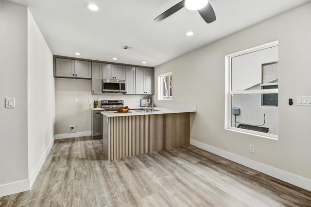 3140 S St, Sacramento, CA 95816