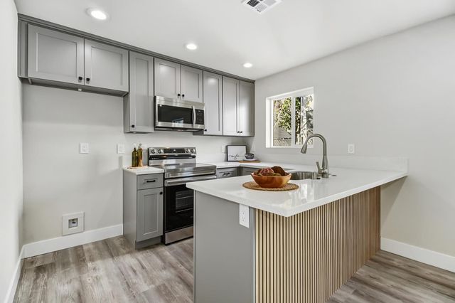 3140 S St, Sacramento, CA 95816