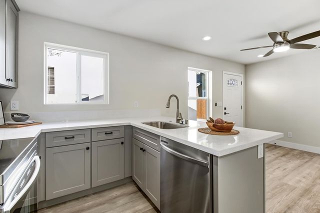 3140 S St, Sacramento, CA 95816