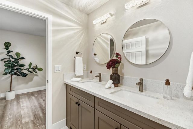 3140 S St, Sacramento, CA 95816