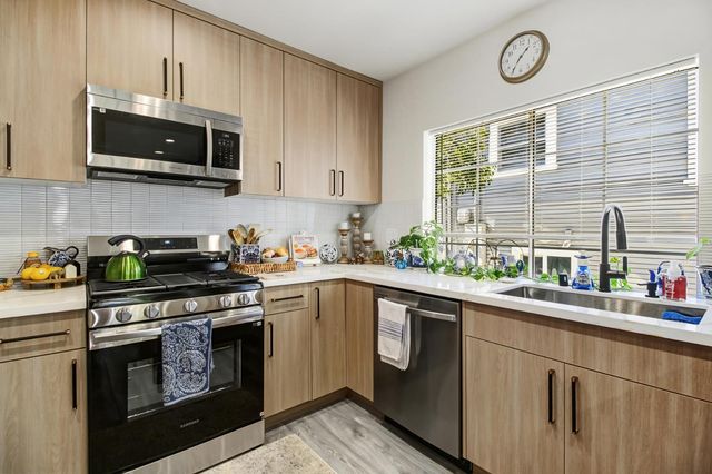 3140 S St, Sacramento, CA 95816