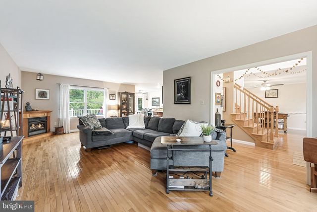 40490 LOVETTSVILLE RD, Lovettsville, VA 20180