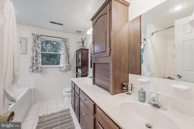40490 LOVETTSVILLE RD, Lovettsville, VA 20180