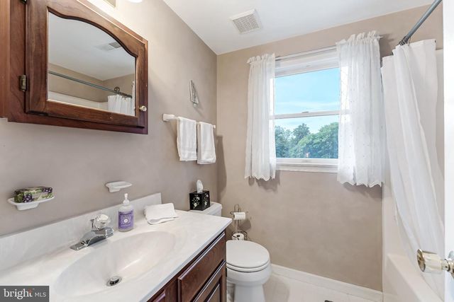 40490 LOVETTSVILLE RD, Lovettsville, VA 20180