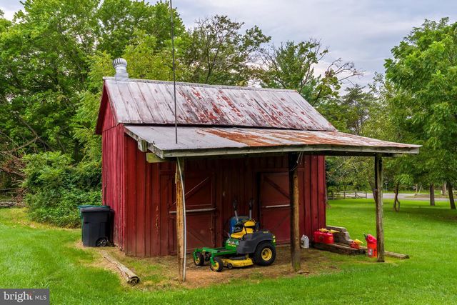 40490 LOVETTSVILLE RD, Lovettsville, VA 20180
