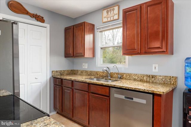 904 LAKEVIEW PKWY, Locust Grove, VA 22508