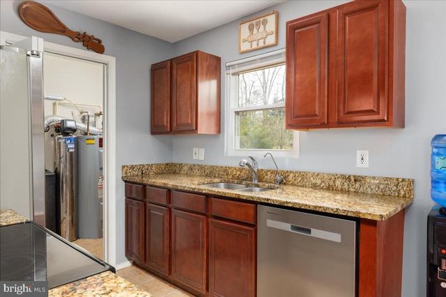 904 LAKEVIEW PKWY, Locust Grove, VA 22508