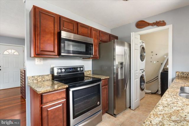 904 LAKEVIEW PKWY, Locust Grove, VA 22508