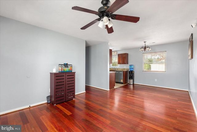 904 LAKEVIEW PKWY, Locust Grove, VA 22508