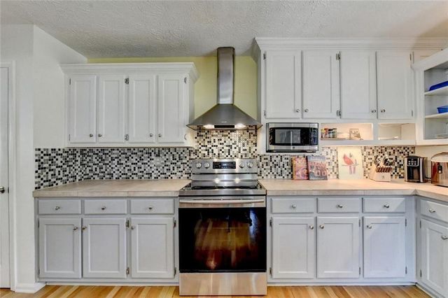 6224 Ivy Springs Drive, Flowery Branch, GA 30542